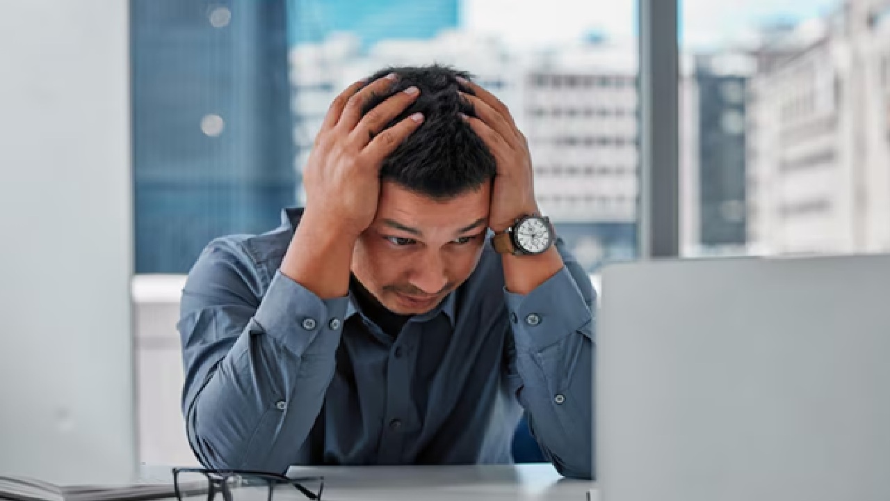 Extreme annoyance, which may result in excessive irritation, can alter your daily routine and cause you to develop unhealthy coping mechanisms, such as sleep difficulties, overeating or a bad diet.