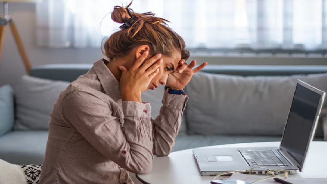 It is possible for someone to have a short temper. Little things that wouldn't ordinarily irritate you begin to make you very irritated or furious. You have a short fuse and may readily lose your cool around others.