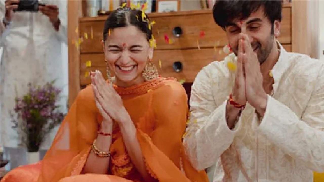 Traditional Outfits for the Haldi Ceremony Inspired by Bollywood Actresses