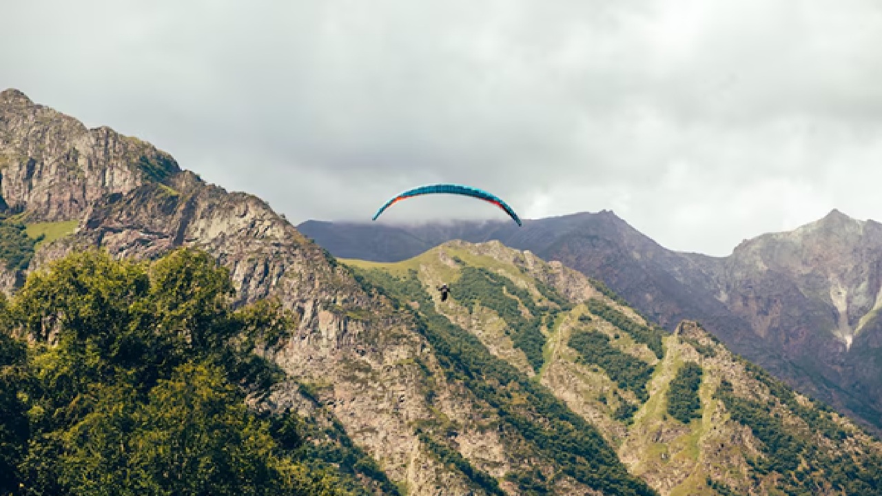 With its gorgeous scenery, magnificent mountains and lush flora, Bir, located in Himachal Pradesh, is known as the Paragliding Capital of India.