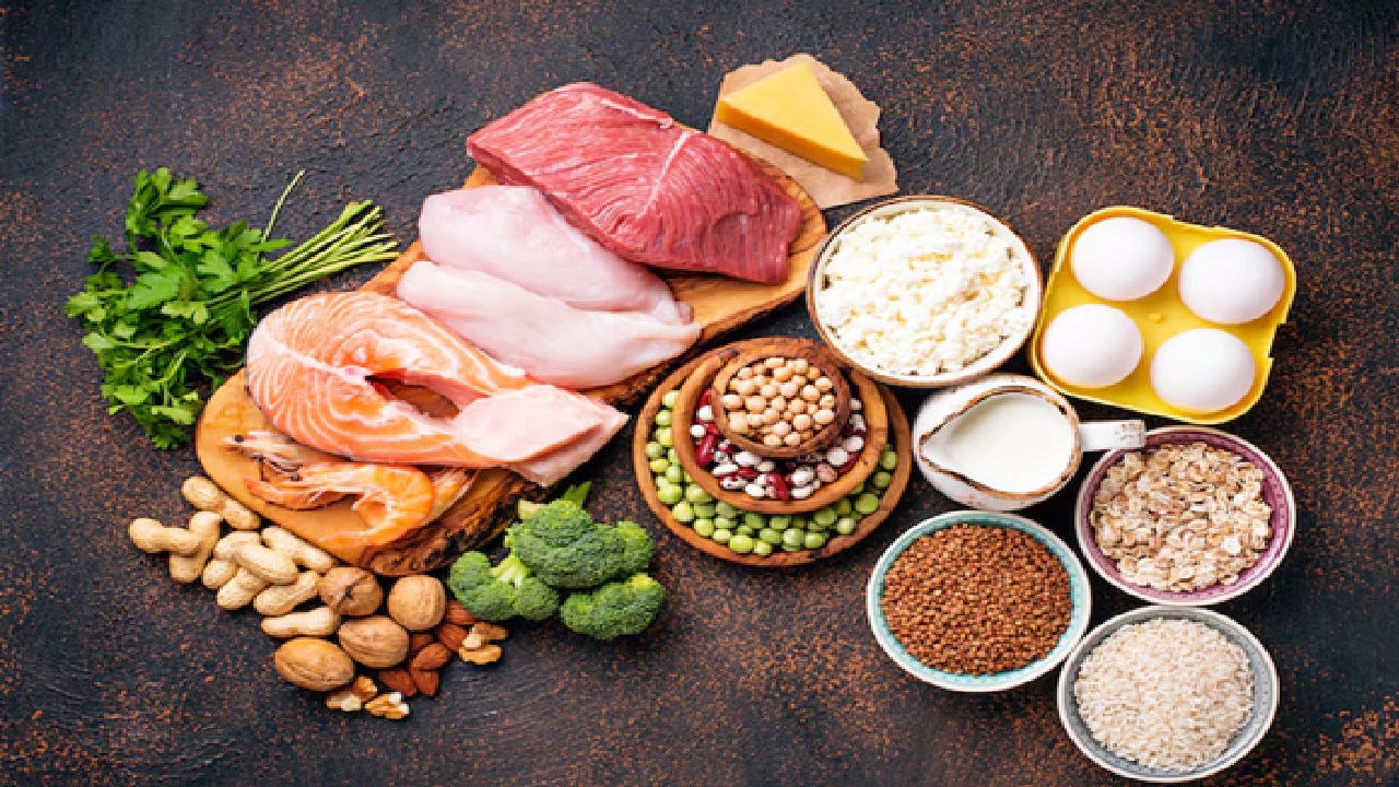 Protein is the most filling macronutrient and aids in maintaining stable blood sugar levels. If you don't get enough of it, you may feel hungry soon after eating, have strong desires for foods high in sugar or carbohydrates and have trouble controlling your appetite. (Disclaimer: Given the input is on an information basis, please seek professional advice.)