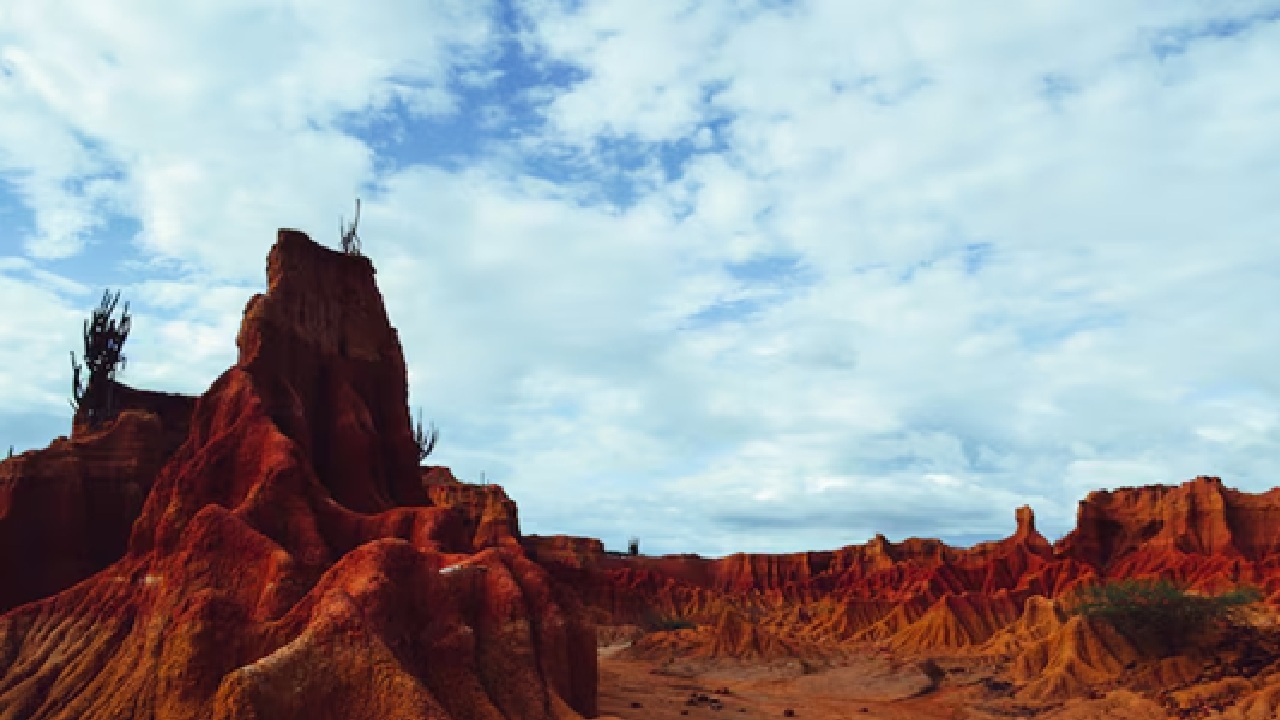 Well-known for its spiritual vortexes and recognizable buttes, such as Cathedral Rock, which shines crimson in the sunset in Sedona, Arizona, USA.