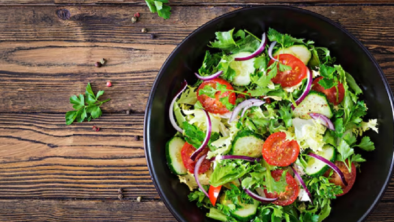 Sprouted mung beans in salads make them a revitalizing source of fiber and protein. Dress them with lemon juice, cumin powder and fresh coriander leaves and combine them with diced tomatoes, onions and cucumbers.