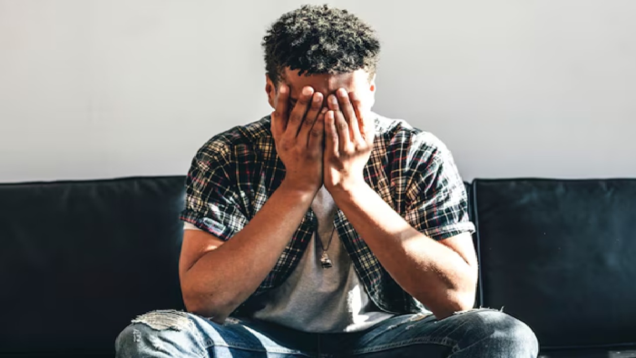 Living in northern climates, spending extended periods indoors or having restricted access to natural light can all exacerbate the illness. If you are traveling or living in such climates, then you should not worry, you can take counseling. In short, due to cold weather, we can not go outside and that's why we feel alone, bored and sick.