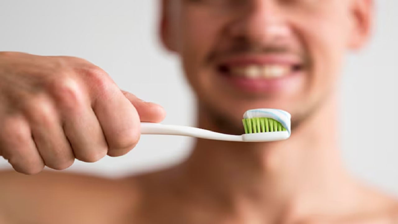 For good hygiene, we must change the toothbrush after 3 or 4 months. Using the same brush for many months and for a year could be harmful for the teeth.