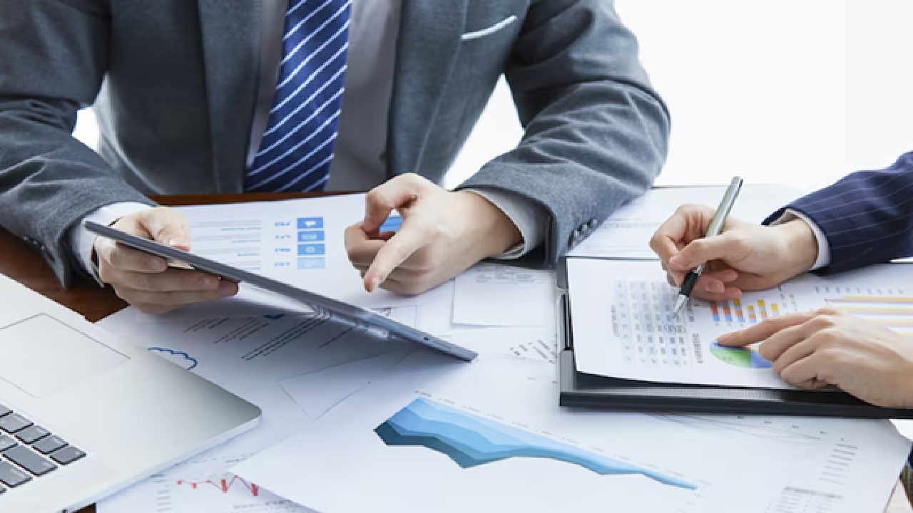 In India, the tax rate for long term capital gains on stocks and equity mutual funds held for more than a year is 12.5%. Units held for more than 36 months are subject to a 12.5% LTCG tax on debt funds. (Disclaimer: Given the input is on an information basis, please seek professional advice.)