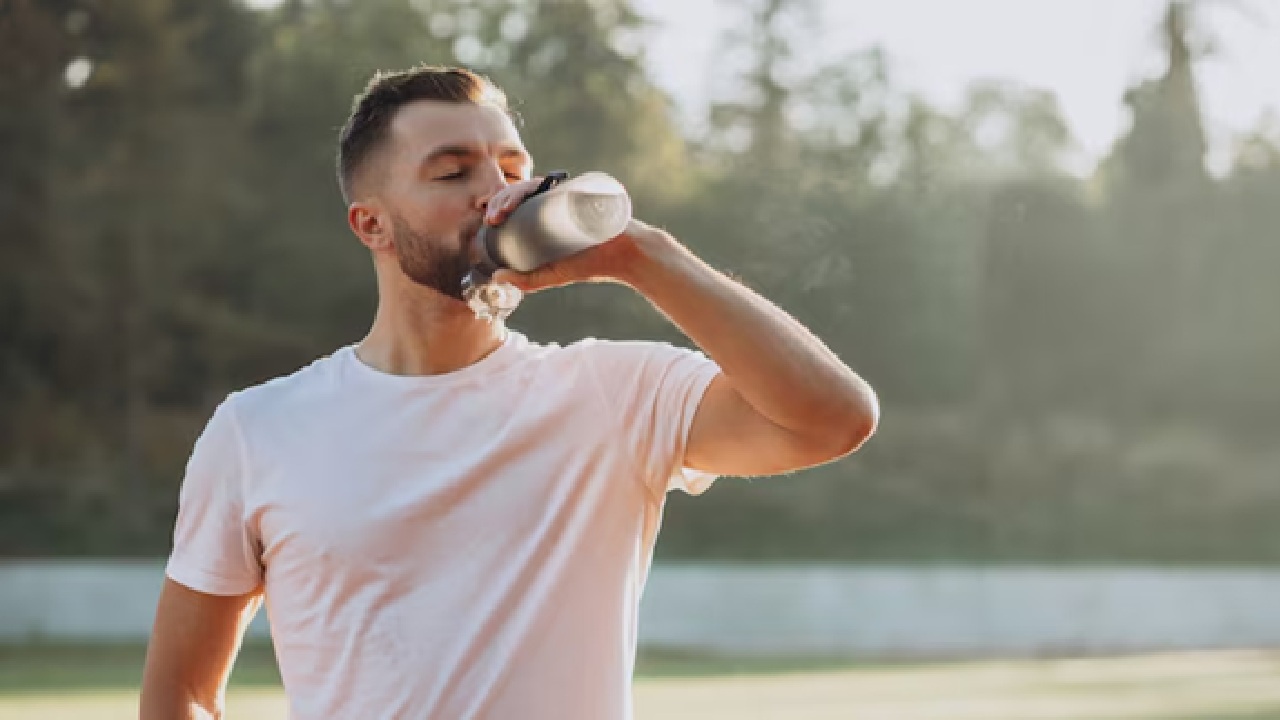 Sparkling water's possible additional minerals or sweeteners may have a bigger impact on dental health and digestion than still water, even if they both hydrate equally well.