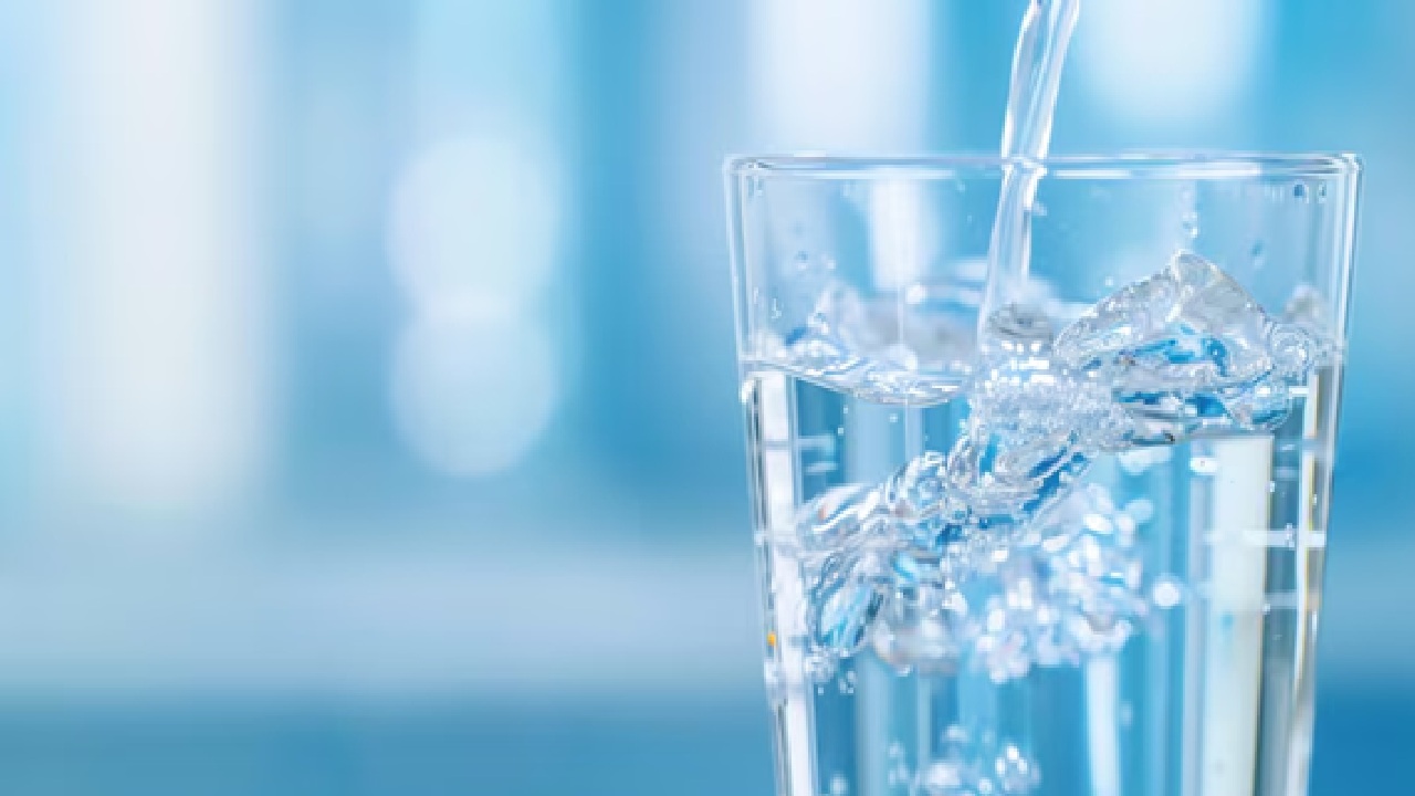 Sparkling water has natural minerals, it can provide calcium and magnesium for bone health.