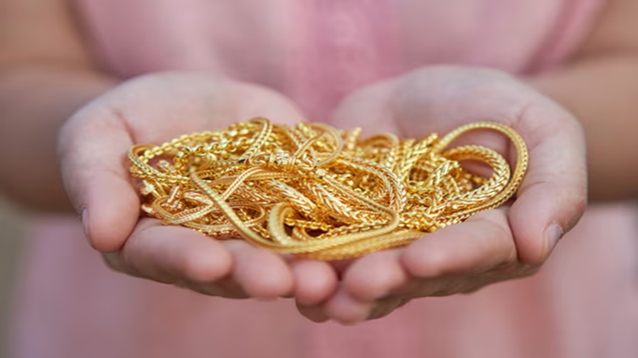 Gold and Sliver Rate Today: Gold Price Tops Rs. 1.80 Lakh, Sliver Crosses Rs. 4 Lakh Mark on MCX