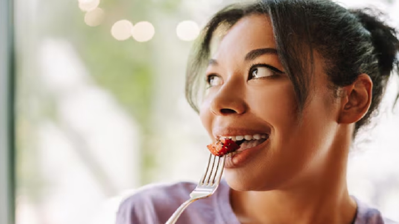 It can result in a cycle of obsession, guilt and overeating rather than actual physical hunger. This is an internal discussion about caloric intake, cravings and food choices, all of which may have a negative impact on one's ability to focus and overall well-being.