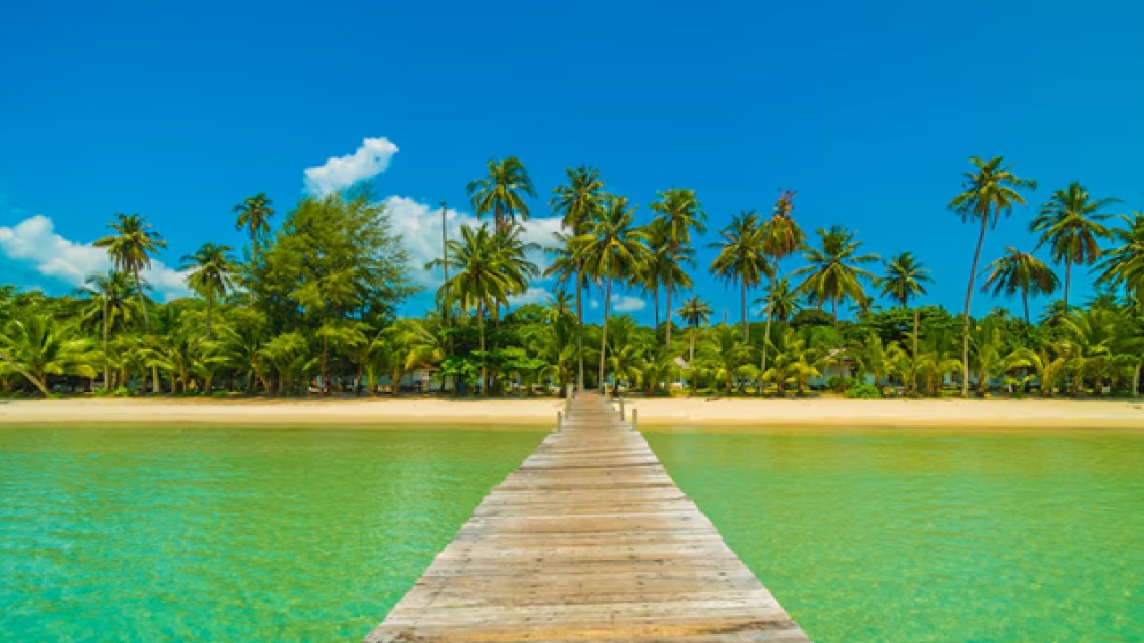 Bali, Indonesia is a popular tourist destination due to its beautiful scenery, temples, rice terraces, rich culture and affordable pricing.