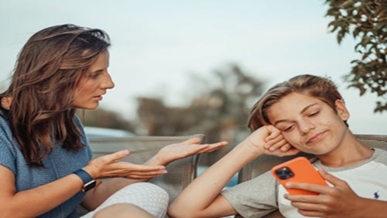 The essence of a healthy relationship with children comes with communication, understanding and trust. In teenagers, many times, children will try to ignore their parents because, while stepping out into the bigger world, they might feel parents' advice as a lecture.
