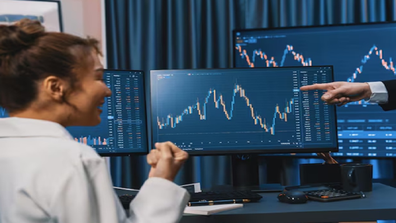 Eternal Shares Reach 12 Week High with 6 Percent Surge, Swiggy Climbs 5 Percent