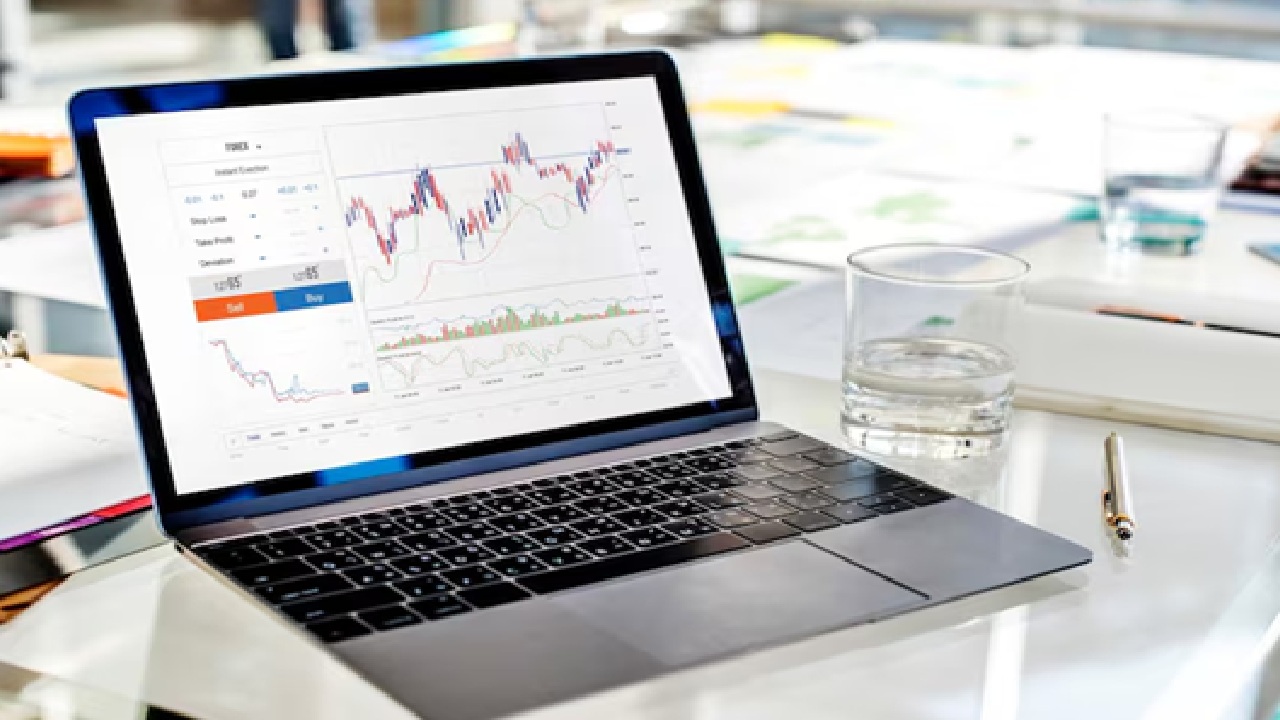 Walmart Hits 1 trillion USD Market Value, Joins Tech Giants