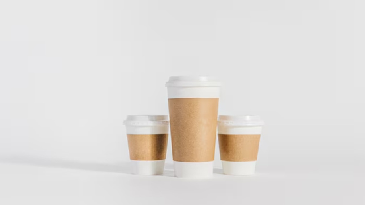 By allowing air in as you drink, the little second hole on the cover of a coffee cup, sometimes referred to as a pressure equalization port, prevents a vacuum and guarantees a smooth, splash free flow.