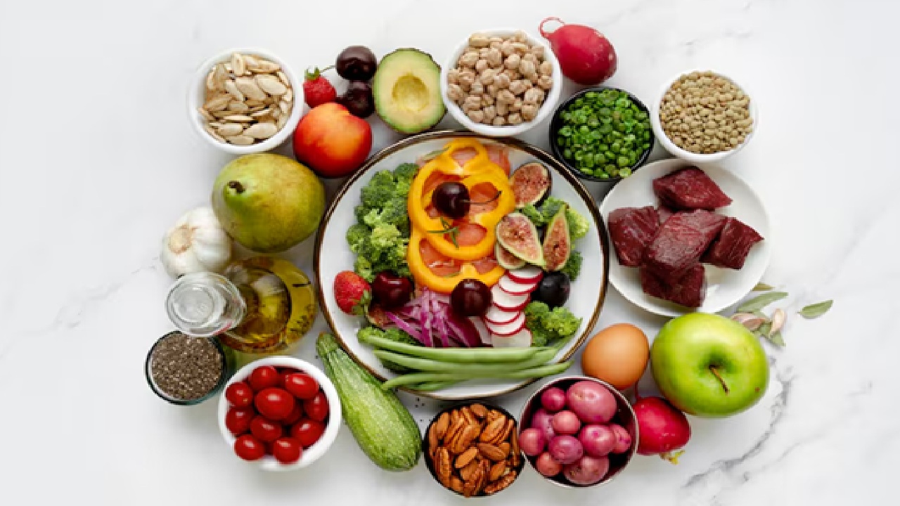 Different color groups offer unique health benefits, including increasing immunity, decreasing inflammation and lowering the risk of chronic illnesses.