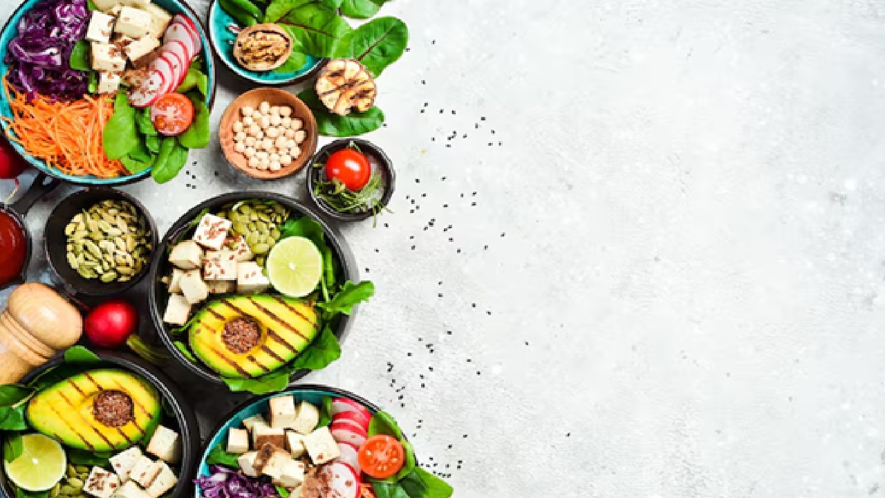 Every hue represents distinct advantages for your health. White for immune/gut health, red for heart health, orange/yellow for immunity and vision, blue/purple for cognitive function and green for detoxification.