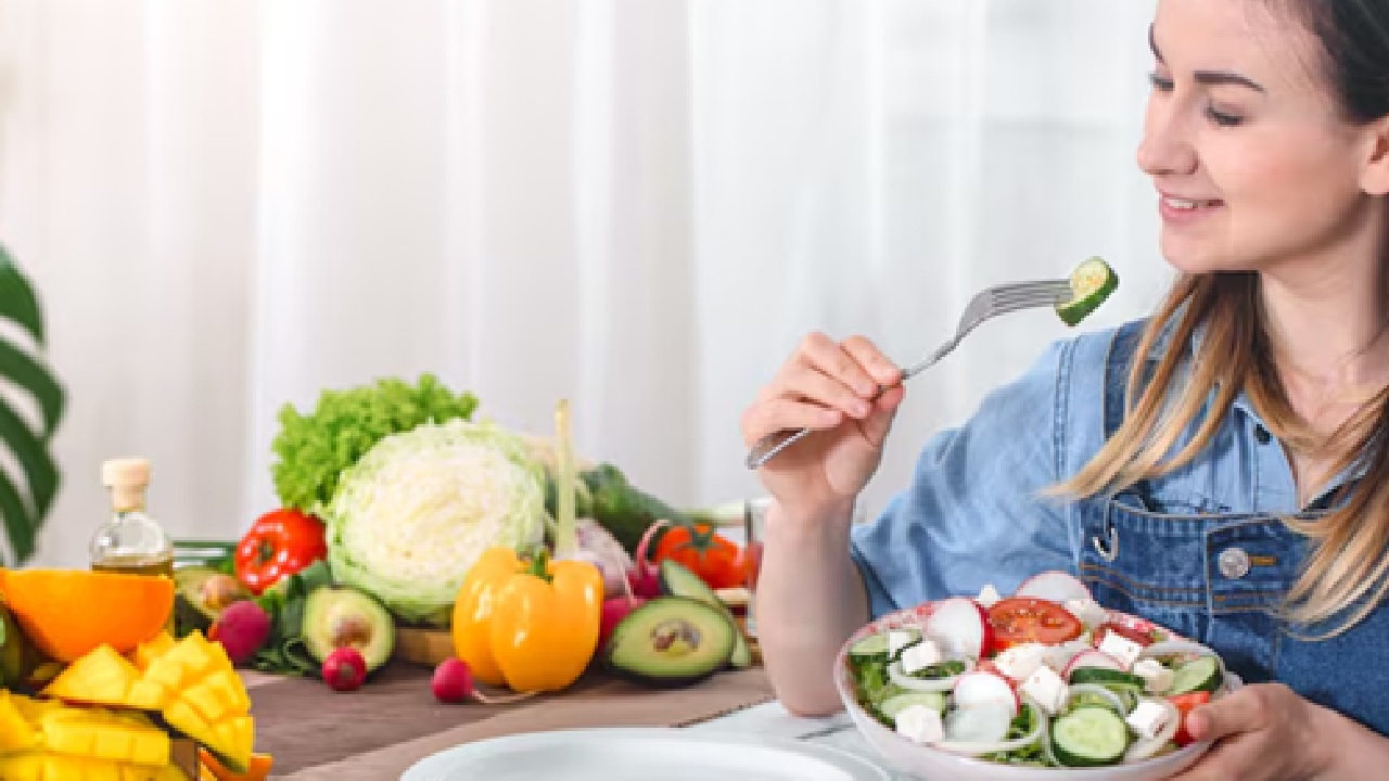 According to the reports, you may ensure that your body gets the full range of nutrients it needs to flourish by using a variety of colors on your dish. (Disclaimer: Given the input is on an information basis, please seek professional advice.)