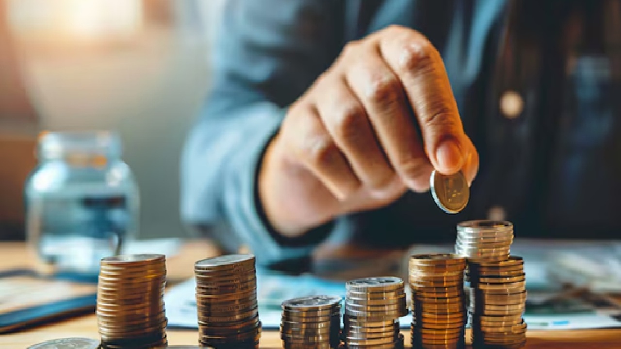 In this article we are going to learn about SIP and SWP and the difference between them and which one is better for returns.