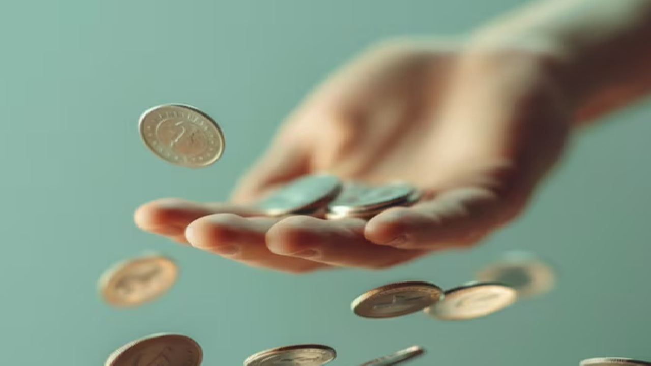 Instead of competing directly for greater returns, SIP (Systematic Investment Plan) and SWP (Systematic Withdrawal Plan) serve distinct financial goals. Through disciplined, long-term investment, SIPs are better for wealth creation. The goal of SWP is to provide a steady income after retirement.