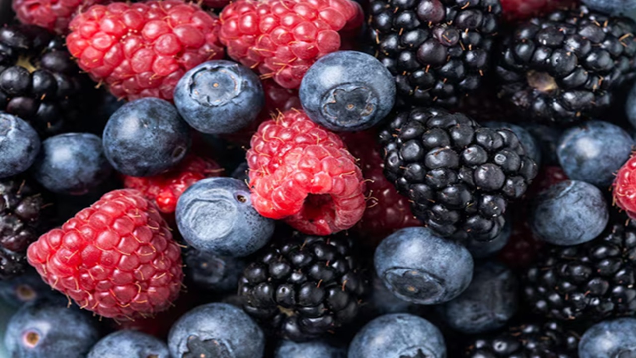 Health Tips: How Incorporating Berries into Your Diet Can Aid Weight Loss