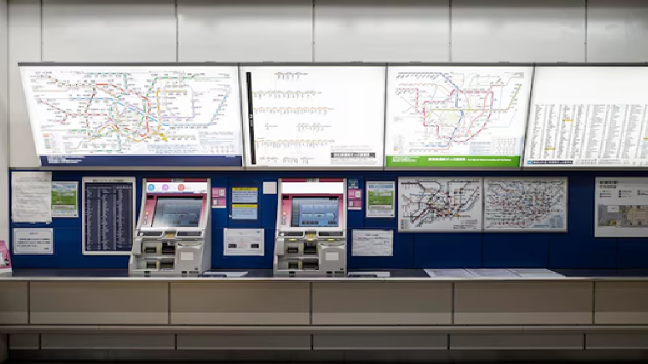 Woman Clerk Refuses to Issue Railway Ticket Over Exact Change Dispute in Jalandhar, Internet Criticizes