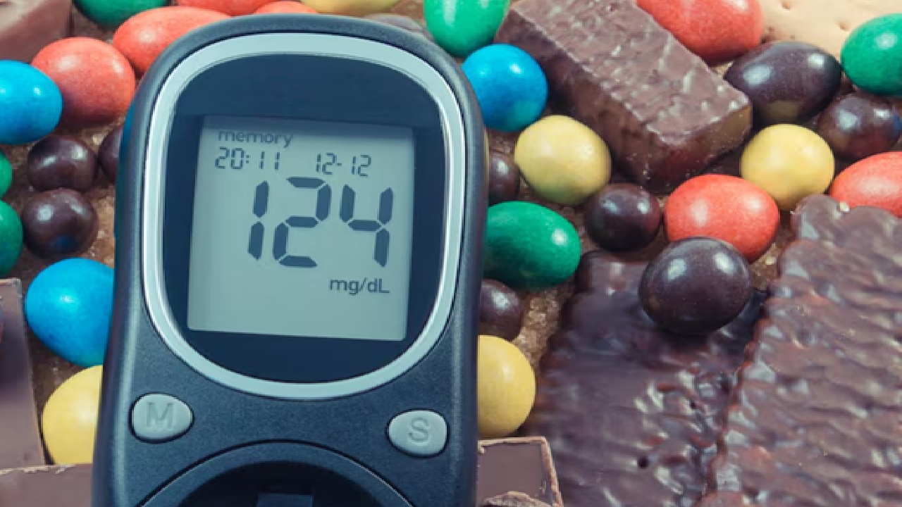 We need to take care of our health when the blood sugar levels go down. It can have a serious impact on your health. Let's discuss the symptoms.