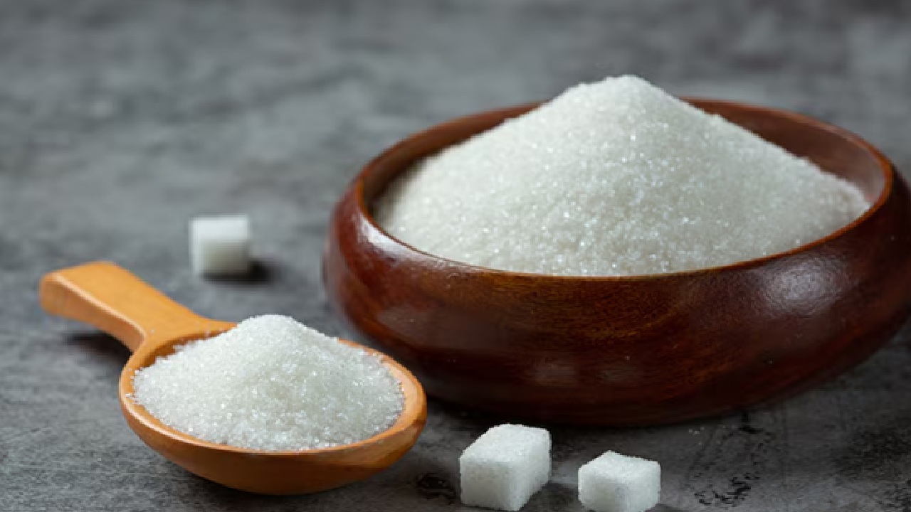 Additionally, don't skip or postpone meals or snacks. Maintaining regular mealtimes helps keep things steady. Before and after physical activity, monitor your blood sugar, and prior to strenuous exercise, consume a snack high in carbohydrates. (Disclaimer: Given the input is on an information basis, please seek professional advice.)