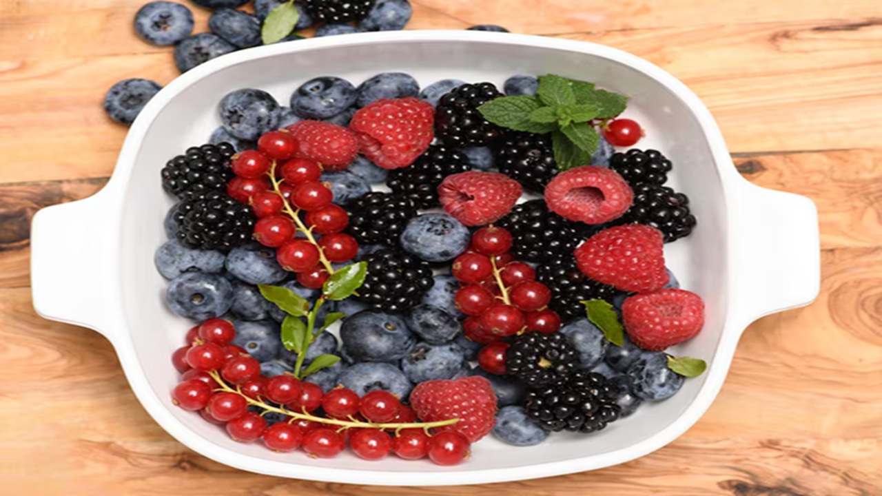 Berries' antioxidants, particularly anthocyanins, help fight the inflammation caused by obesity and may help decrease abdominal fat.