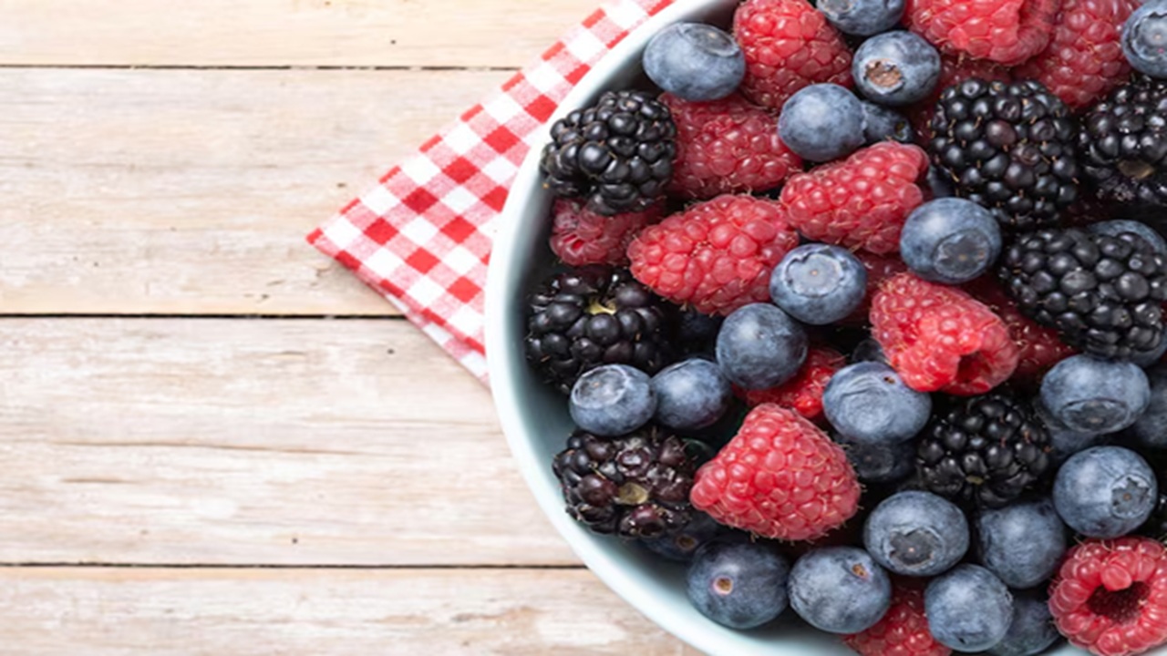 Berries have a lot of fiber and water. You feel fuller for longer with this combination, which aids in hunger management and lowers total calorie consumption.