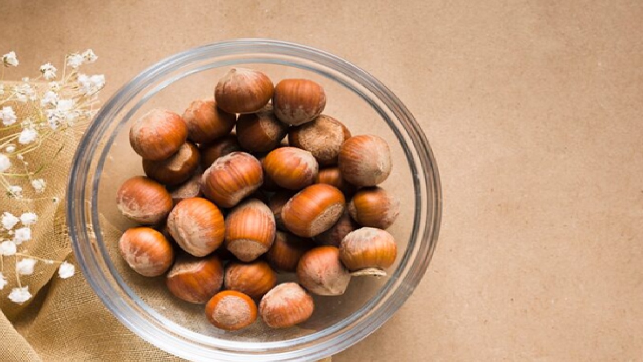 Hazelnuts are high in antioxidants and good fats, which helps to reduce inflammation and lower harmful (LDL) cholesterol.
