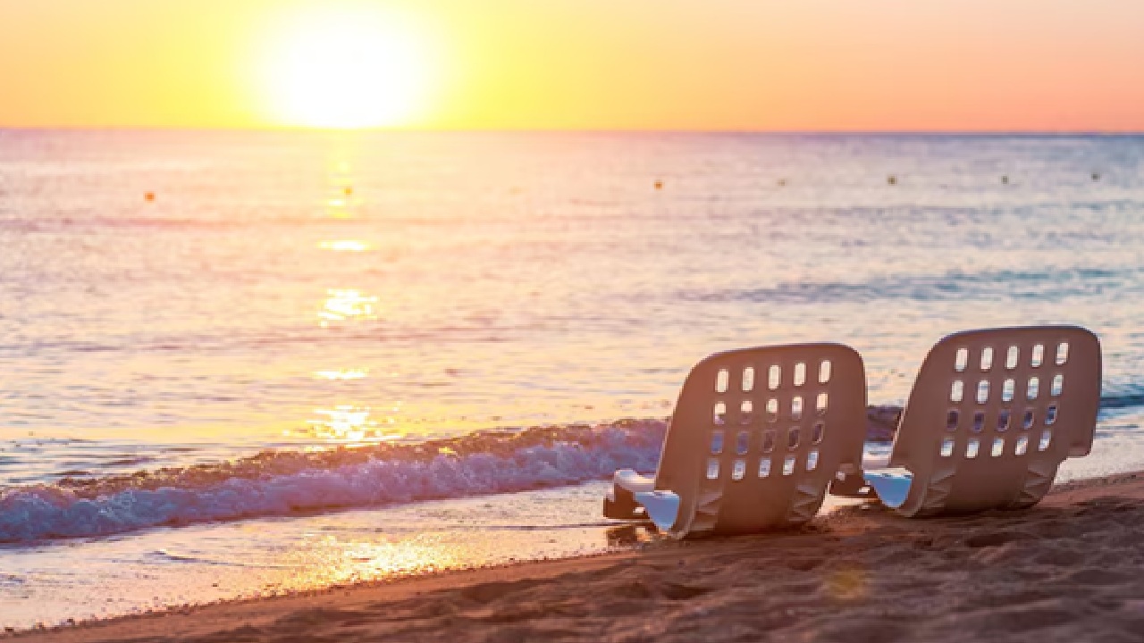 Manali, Himachal Pradesh, is the perfect place to go to Solang Valley and Rohtang Pass because it combines snow-capped mountains with adventure.