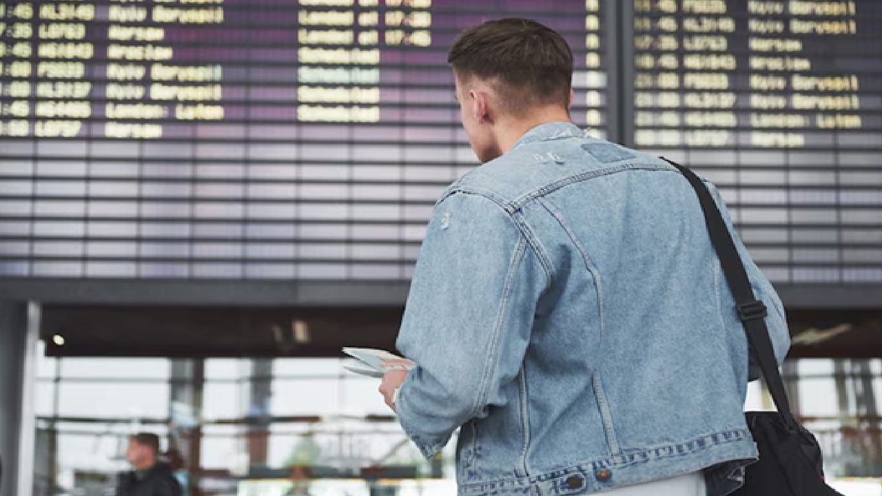 RBI Permits Indian Rupee Notes Exchange in Airport Departure Areas