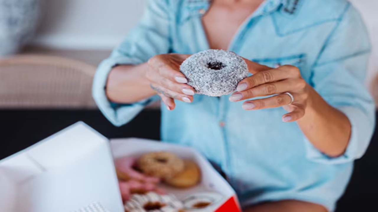 Why We Crave Sweets After Dinner: Reasons and Tips for Managing Late-Night Cravings