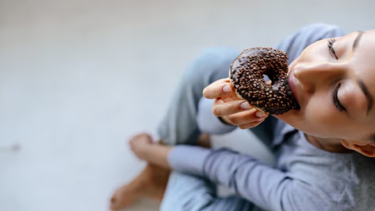 According to the reports, the desire for desserts following dinner is influenced by a combination of habit, biology and brain chemistry. The human body has a combined response of biology and psychology. To put it simply, the consumption or desire for sugar causes dopamine release, which rewards the brain and increases cravings, perhaps leading to an addiction cycle.