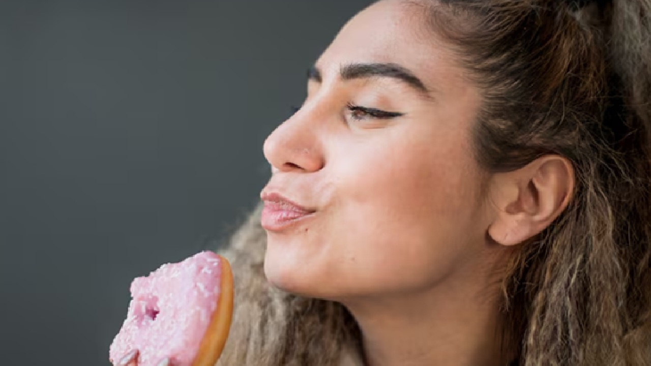 Include more fiber and protein to stabilize blood sugar levels. Signaling to your brain that the meal is over can break the habitual routine, as some reports suggest. A ten minute walk can change your environment and reduce the craving, according to some reports.