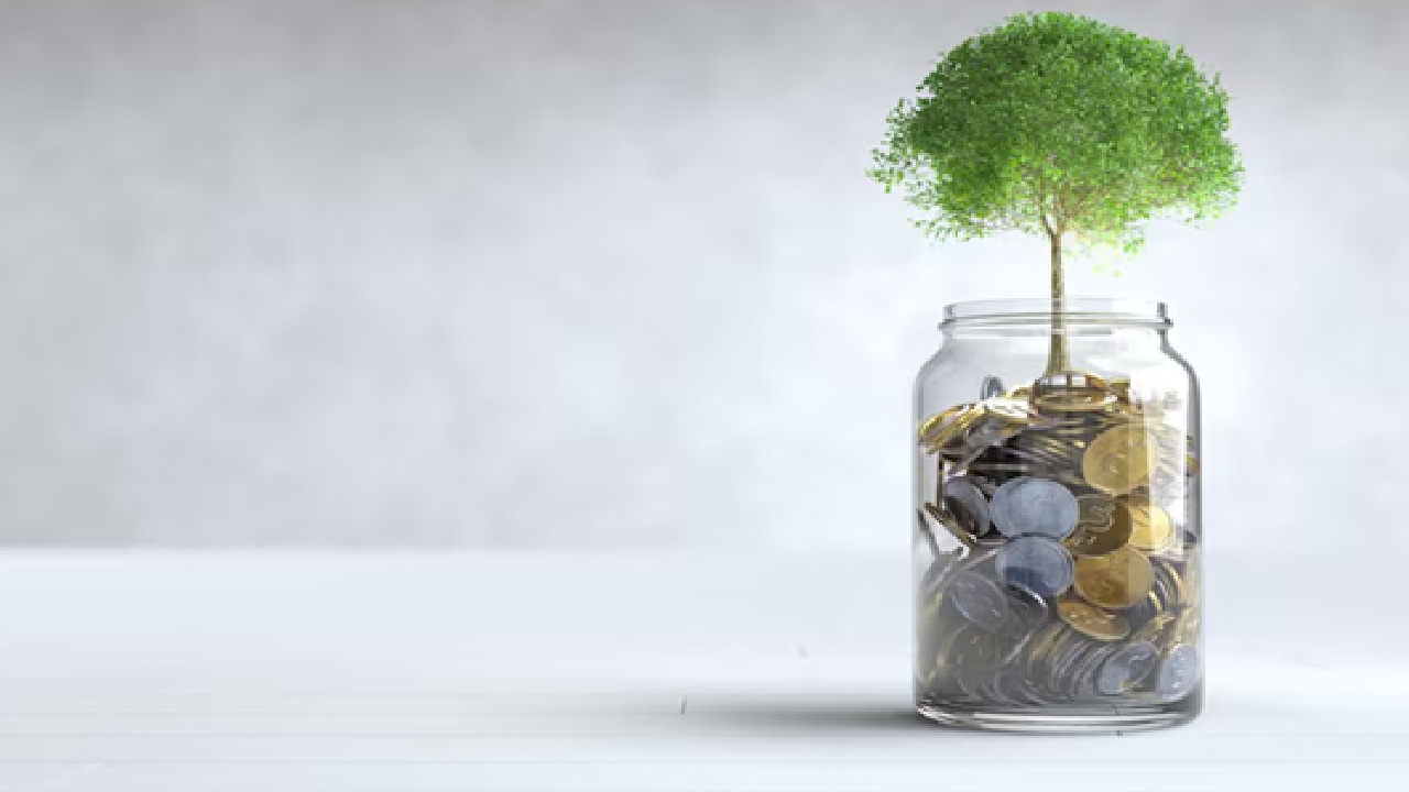 SIP returns are tied to the market, whereas PPF returns are fixed and supported by the government. There are no risks associated with PPF. Market risks are involved in SIPs, making them ideal for long-term investors who are at ease with volatility.