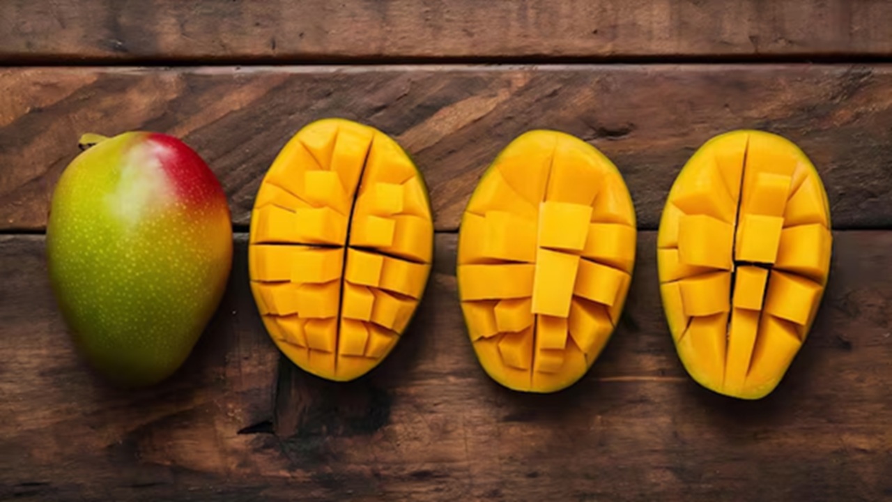 At home, it's easy to make Alphonso Mango Lassi or Smoothie. For a dense, classic beverage, combine ripe mango pulp with yogurt, milk and sugar. It is beneficial to your health and easy to carry when you are on the way for a vacation or trip.