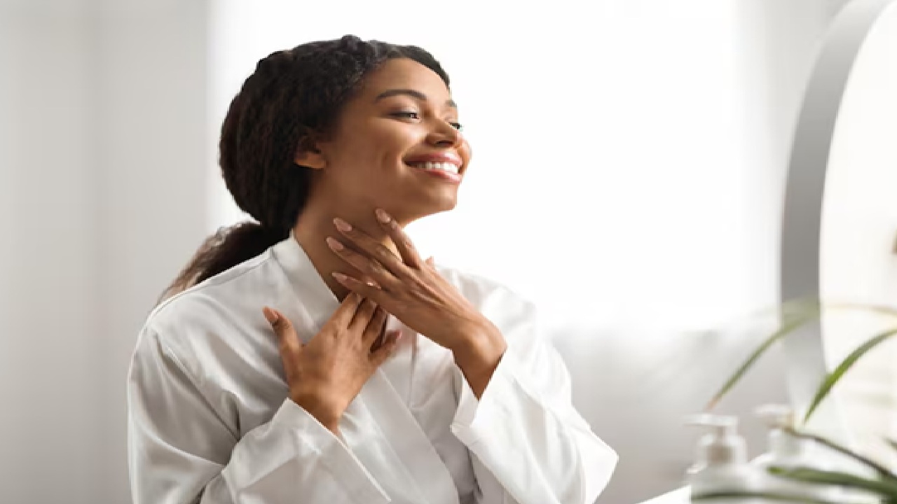 Start by drinking warm lemon water with honey, cucumber water, or amla juice to detoxify and replenish your vitamin C levels. (Disclaimer: Given the input is on an information basis, please seek professional advice.)