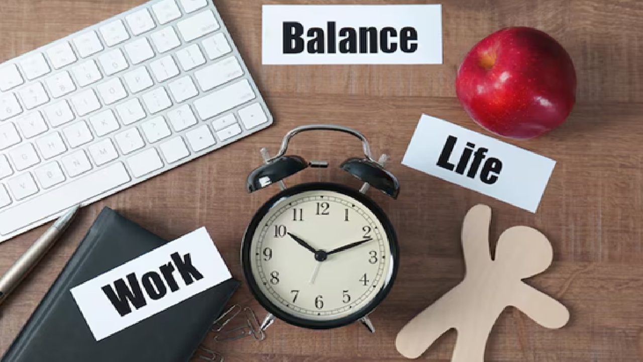 Maintaining a healthy work-life balance is essential to living a fulfilling life since it promotes both success and mental well-being. One can adhere to and practice certain strategies on a daily basis.