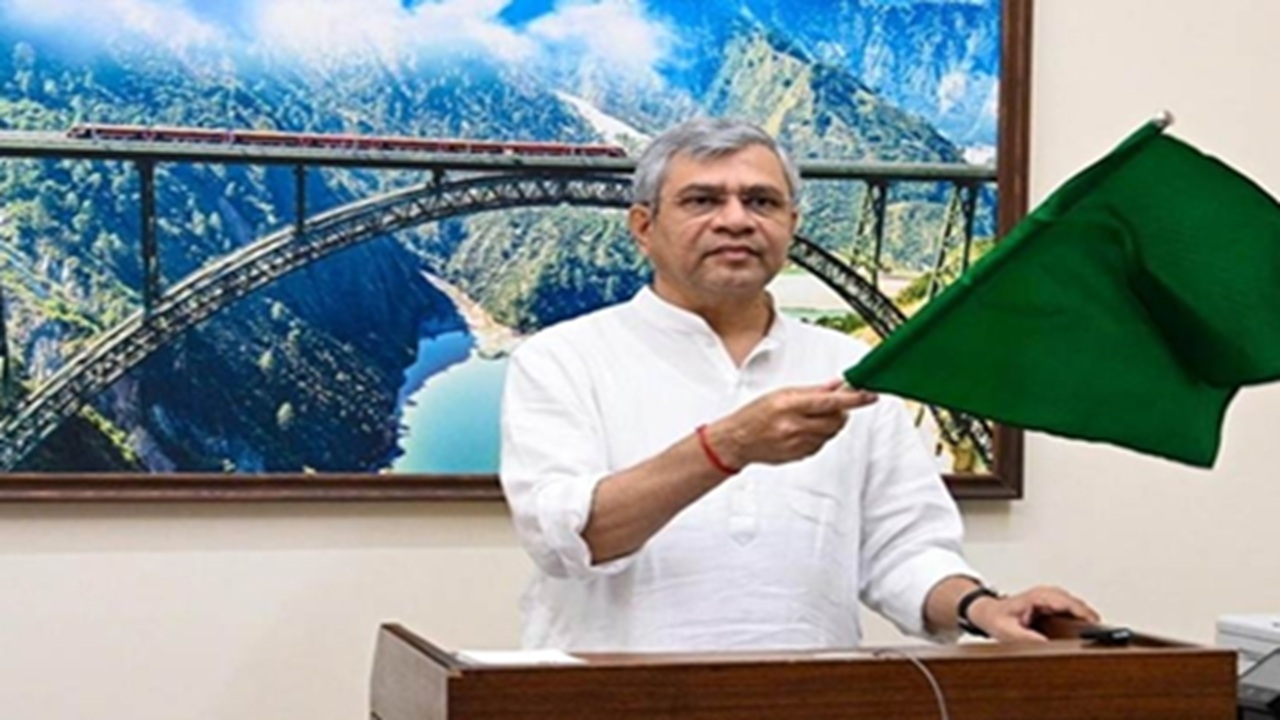 Railway Minister Flagged Off New Bengaluru-Mumbai Express Train, Vande Bharat Sleeper Service Soon