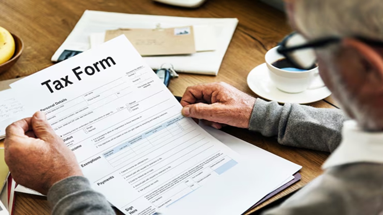 Salaried Employees Should Check Form 26AS, AIS Before ITR Filing, Here’s Why