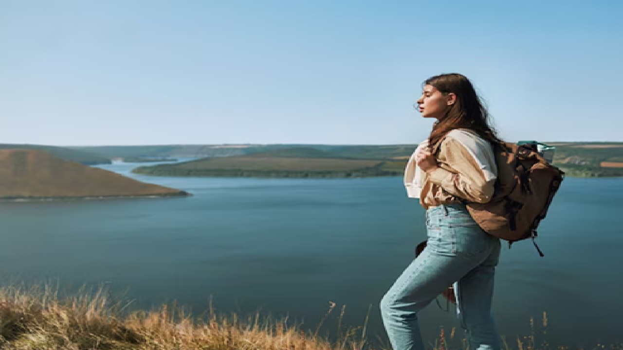 Solo Travel in Hot Weather: How to Stay Safe, Hydrated and Engaged