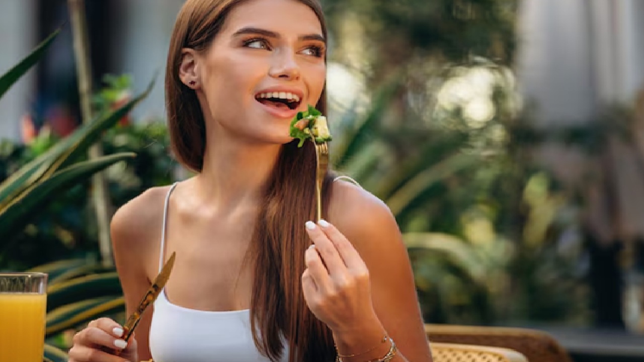 What to Do? : Drink lots of water, mild coconut water, buttermilk and nimbu pani. Add curd, cucumber and citrus fruits to help maintain body temperature.