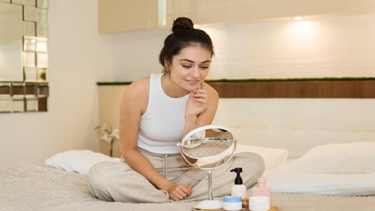 Begin by using a mild cleanser twice a day, applying moisturizer to moist skin and using SPF 30+ every morning.