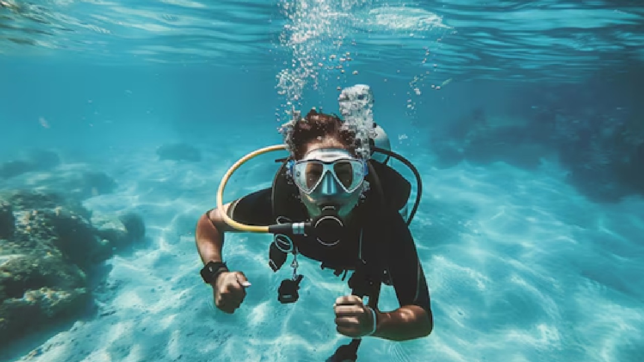 Tarkarli is among the most accessible and beautiful places to snorkel on the Konkan coast. From Mumbai, Pune and Nashik, this location is easily accessible.
