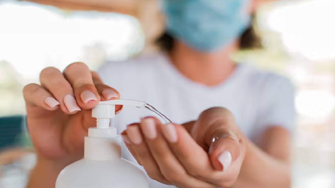 How to Keep Hygiene Intact During Travel and Weather Shifts