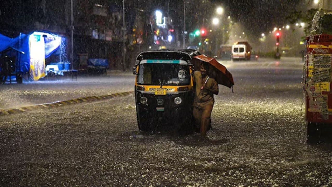 Monsoon Intensifies Across Maharashtra, IMD Issues Orange Alert for Multiple Districts