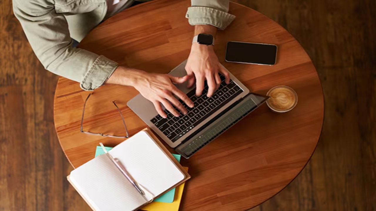 Candidate Disappeared With MacBook On Joining Day, Erasing His Digital Existence; Viral Post Stuns Internet