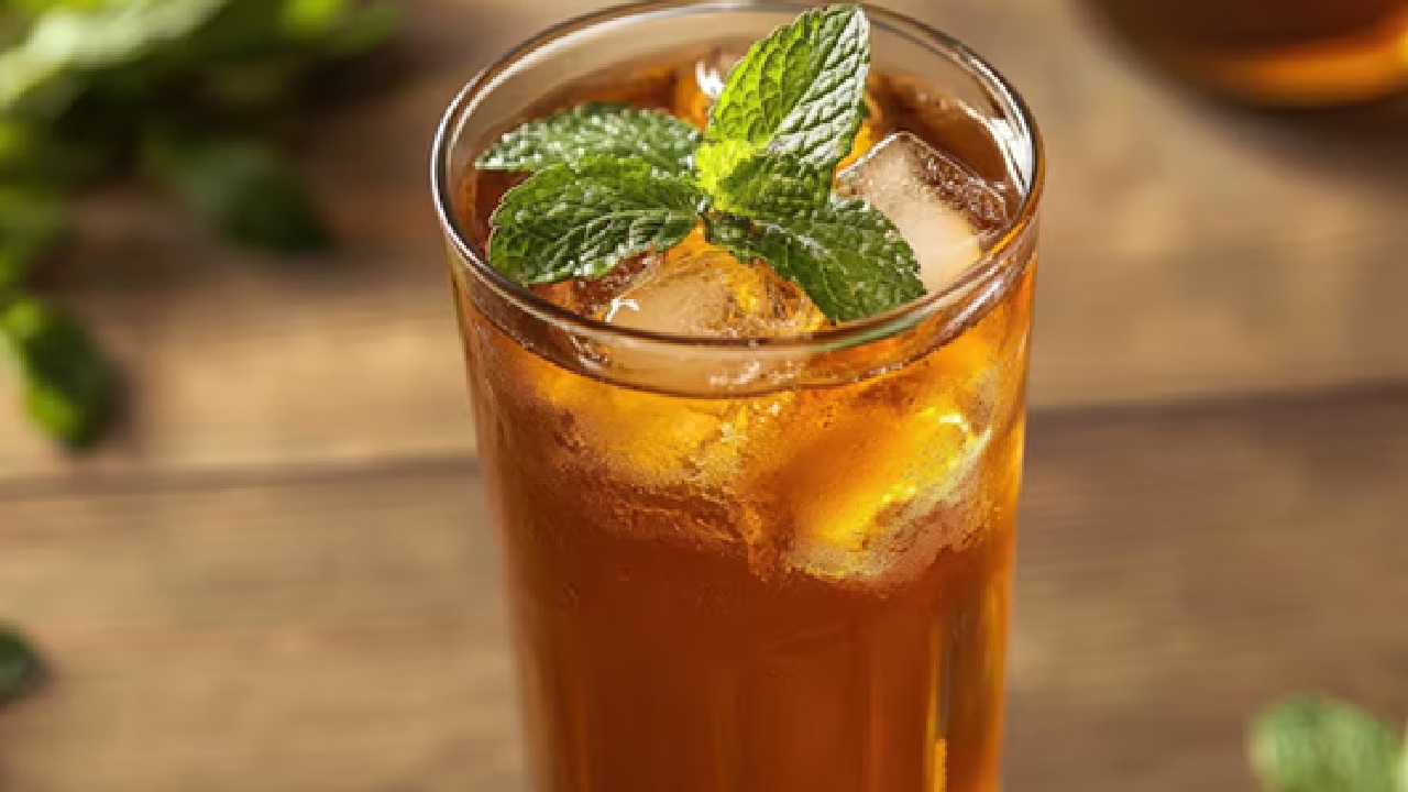 Tea leaves or herbal blends are used to create iced tea, a pleasant, cold drink that is then chilled and frequently presented over ice.
